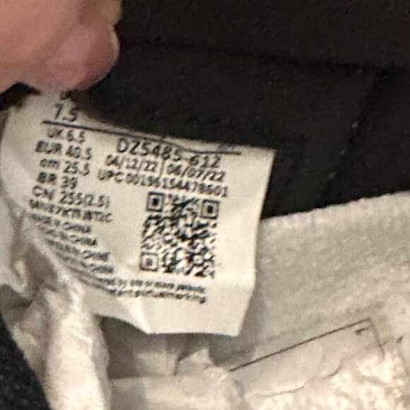 2022 Air Jordan 1 Retro High OG 'Chicago Lost & Found' 7.5 US - Picture 11 of 11